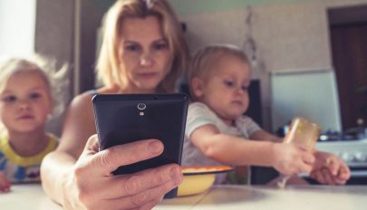 Támad a digitális világ, a szülők dolga megvédeni a gyerekeket