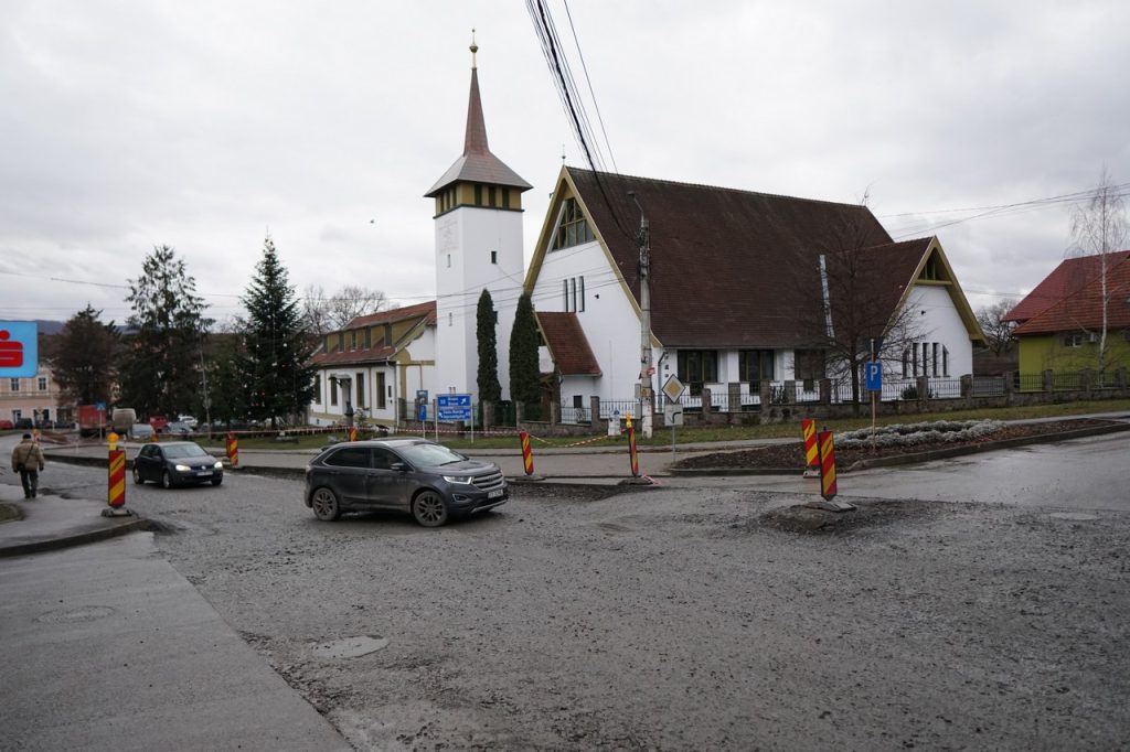 A 131-es megyei út munkálatai tavaszra maradhatnak. Fotó: Farkas Orsolya