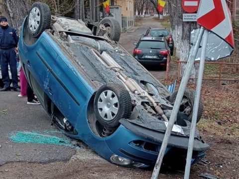 Autó borult fel Előpatakon