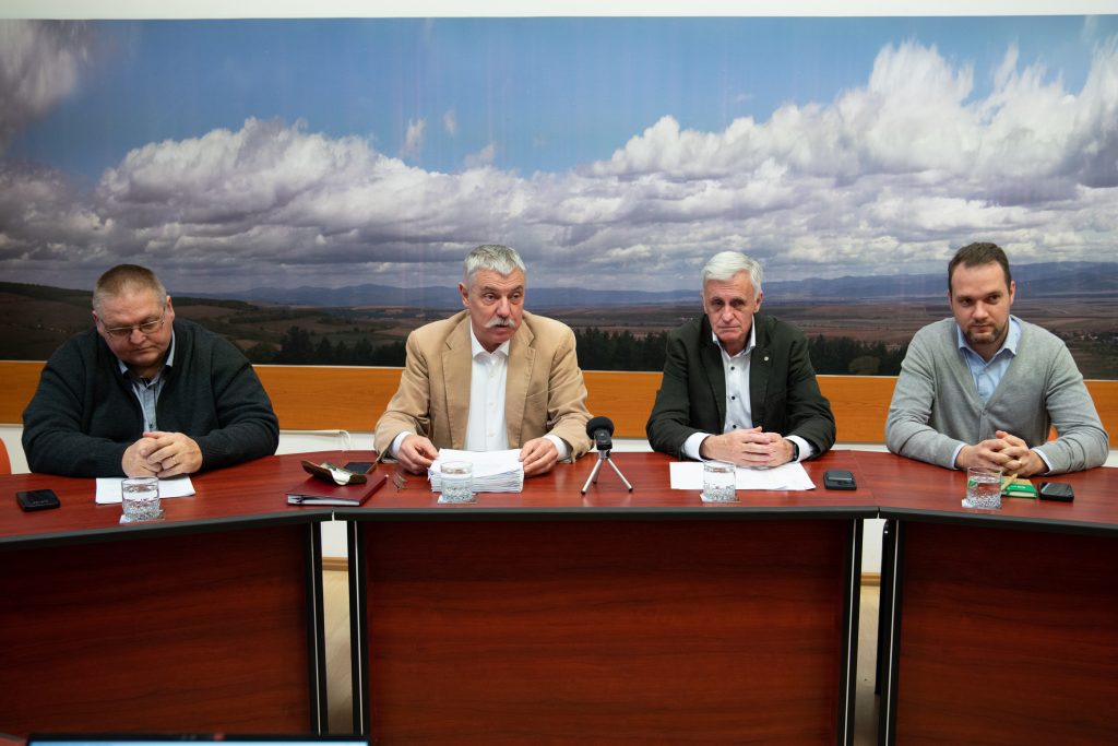A megyei önkormányzatot képviselők érintették a múltbéli, jelenlegi és jövőre vonatkozó terveket is. Fotó: Tuchiluș Alex