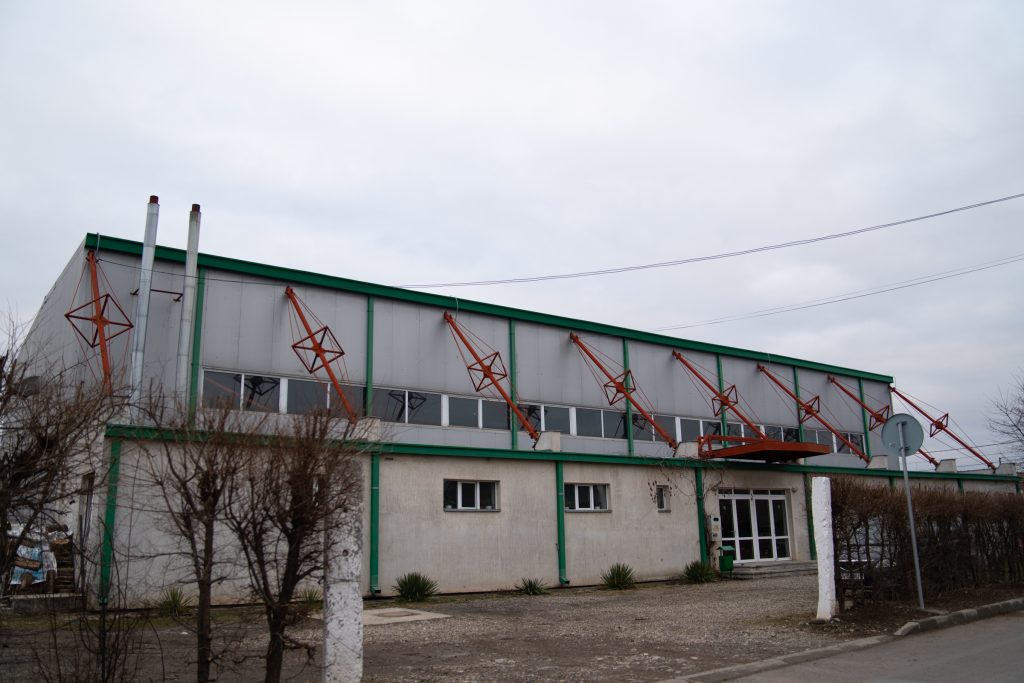 Van tornaterem is az iskolásoknak, csak bajos odáig elmenni a gyerekekkel... Fotó: Tuchiluș Alex