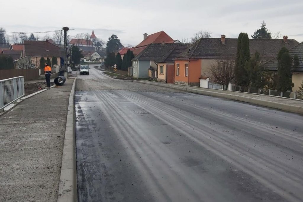 Új híd épült az Ajta-patak felett. Fotó: Török Etele
