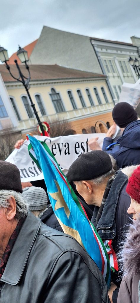 Van, ami örök: Erdély román föld – állt a banneren, amelyet végül nem sikerült kifüggeszteni. Fotó: Mihai Tîrnoveanu Facebook-oldala