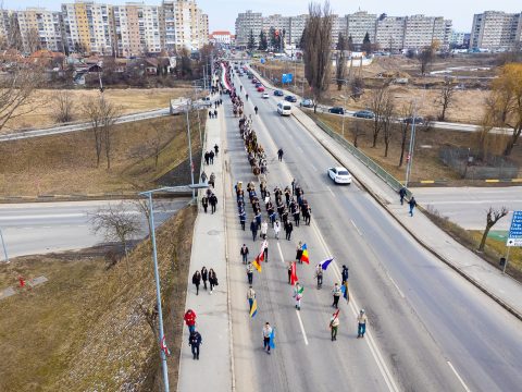 Forgalomkorlátozások lesznek a díszfelvonulások útvonalán Sepsiszentgyörgyön