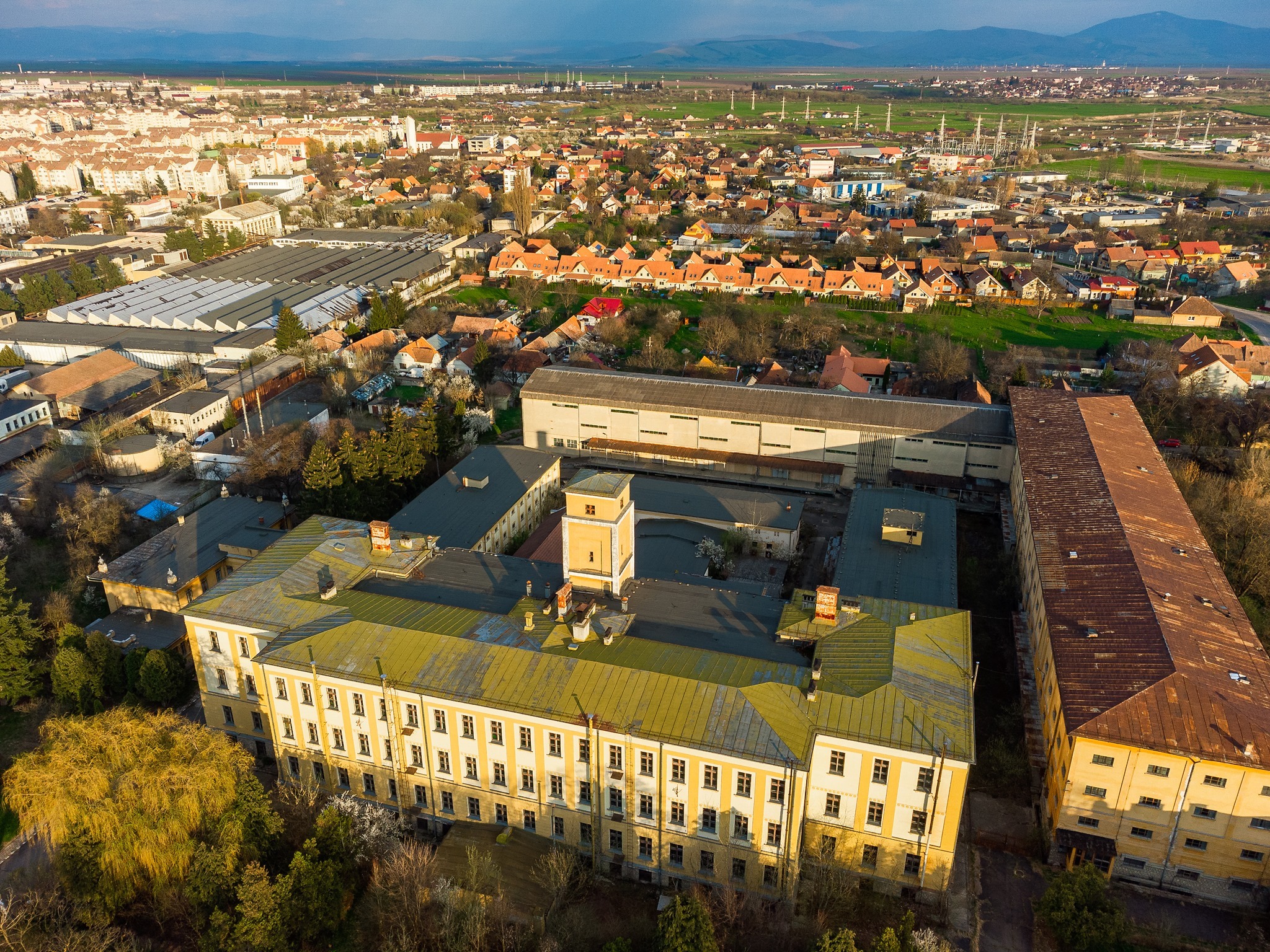 Leendő építészeknek szerveznek tábort a dohánygyárban