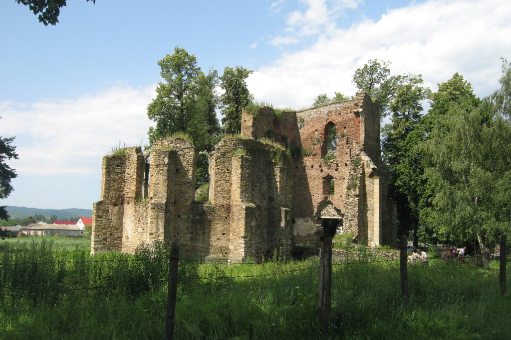 A moldvabányai katolikus katedrális romjai. Fotó: Wikipédia