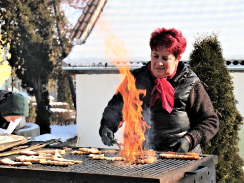 Ízletes malacságok és érdekes gasztro-programok a II. Háromszéki Szalonnafesztiválon