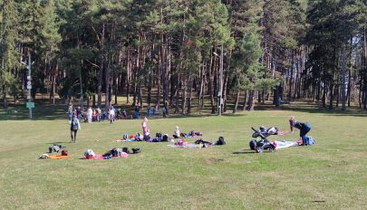 A Perkőn köszöntötte a tavaszt a kézdivásárhelyi Waldorf-közösség