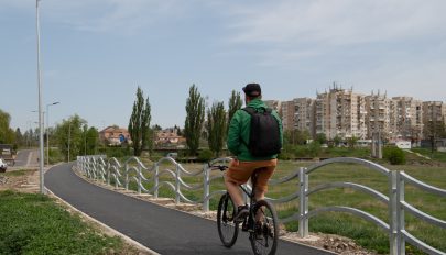 Szükségszerű a fémkorlát Sepsiszentgyörgy új kerékpárútján a városvezetés szerint