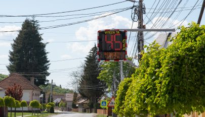 Autókímélő módszerrel lépnének fel a gyorshajtók ellen Gelencén