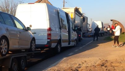 Öt jármű ütközött Kézdiszászfaluban, egy személy megsérült