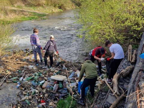 Látványosan csökkent a szemétmennyiség az Olt sepsiszentgyörgyi szakaszán