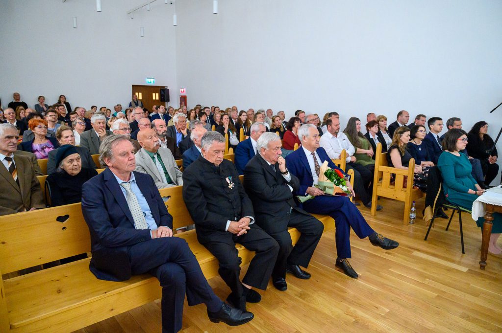 A díjátadót ezúttal a Székely Nemzeti Múzeum Bartók Terme fogadta be.. Fotó: Sepsiszentgyörgy Önkormányzata/Facebook
