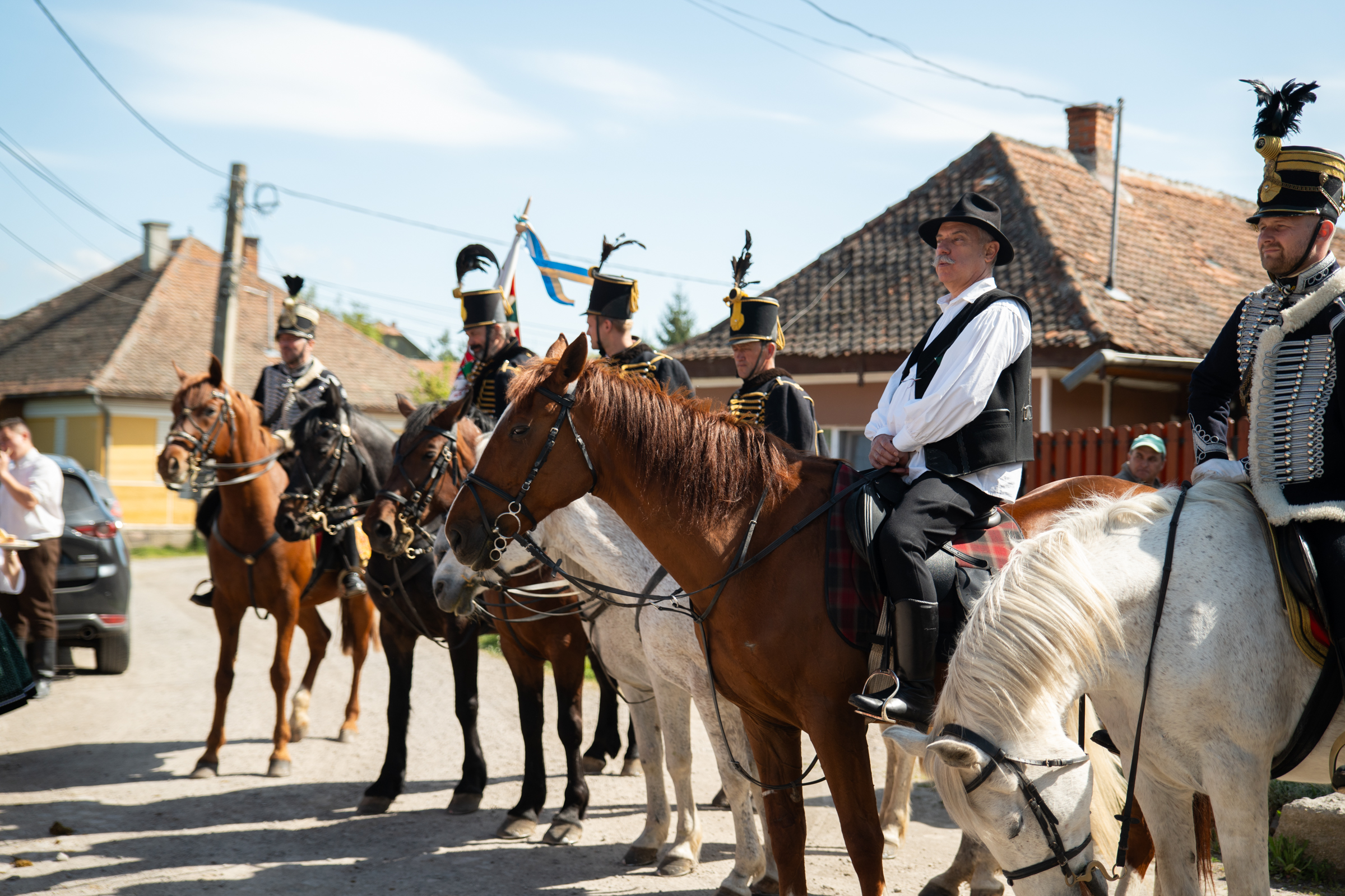 Huszártoborzót tartanak az Olt menti falvakban