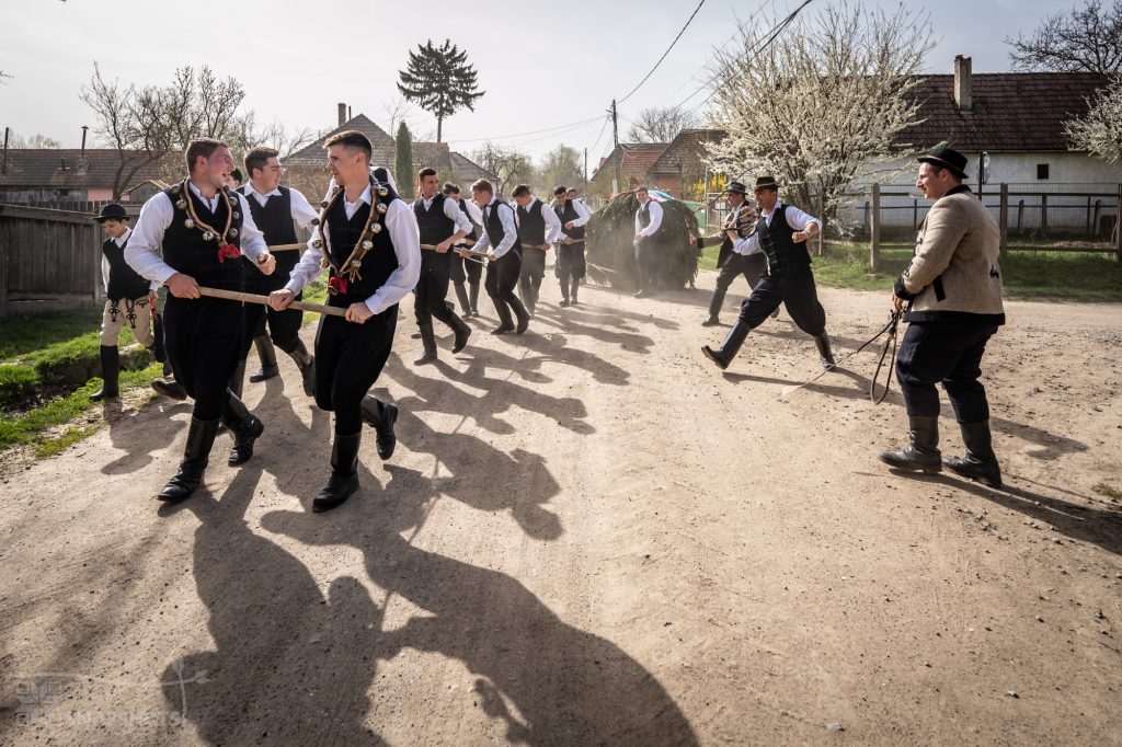 A tamásfalvi fiatalok szánozását is meg kell örökíteni az utókornak. Fotó: Gheorghiță Rajmond