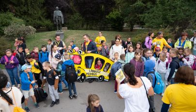 Vidáman, biztonságban menetel tovább a Lábbusz