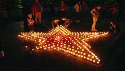 Székelyföld-szerte gyertyagyújtással emlékeztetnek: rászorulók márpedig vannak