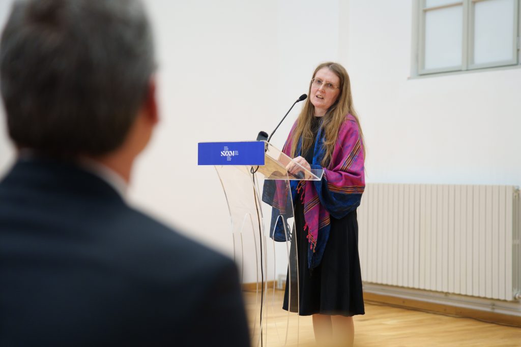Dr. Szőcsné Gazda Enikő a kiállítás kurátora. Fotó: Tuchiluș Alex