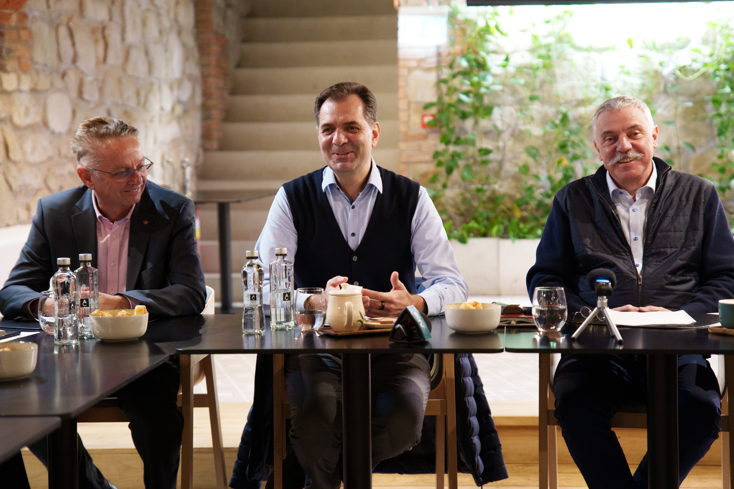 Felsorakoztatták érveiket a háromszéki RMDSZ-vezetők Lasconi mellett és Georgescu ellen