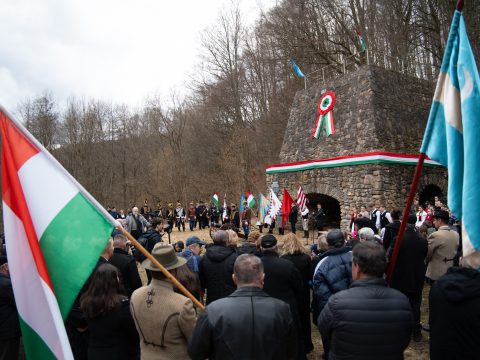 Alázattal mondjuk ki: szabadság