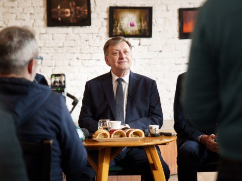 A kulturális autonómiát támogatja, a területit nem – Sepsiszentgyörgyre látogatott Crin Antonescu