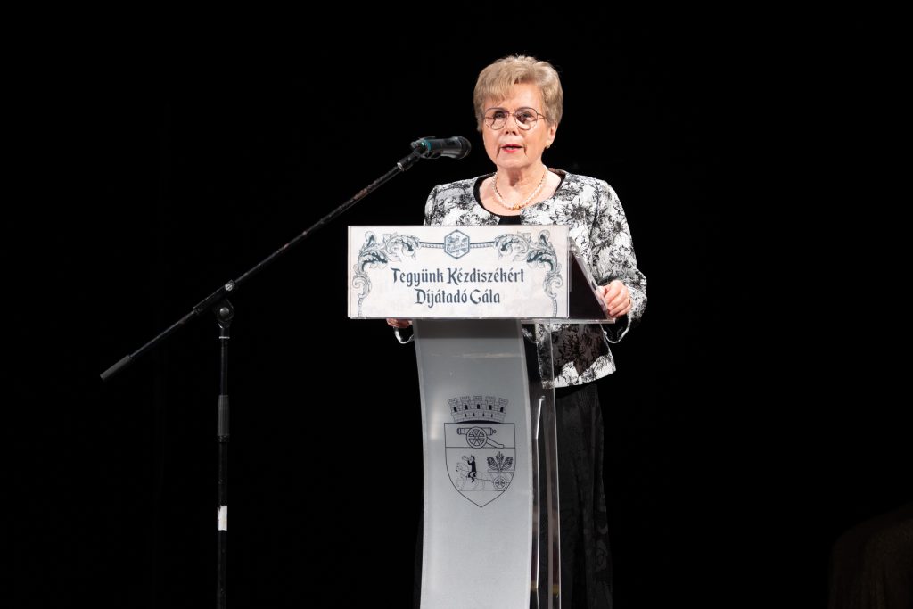 Bakk-Vitális Mária-Kinga „jótettei világítanak a jelenben és örök példát mutatnak a jövőben is”. Fotó: Tuchiluș Alex