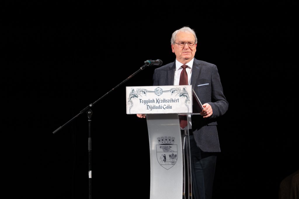 Dr. Erdélyi Csaba a legidősebb aktív felsőháromszéki orvos, közel 60 éve gyógyítja a betegeket. Fotó: Tuchiluș Alex