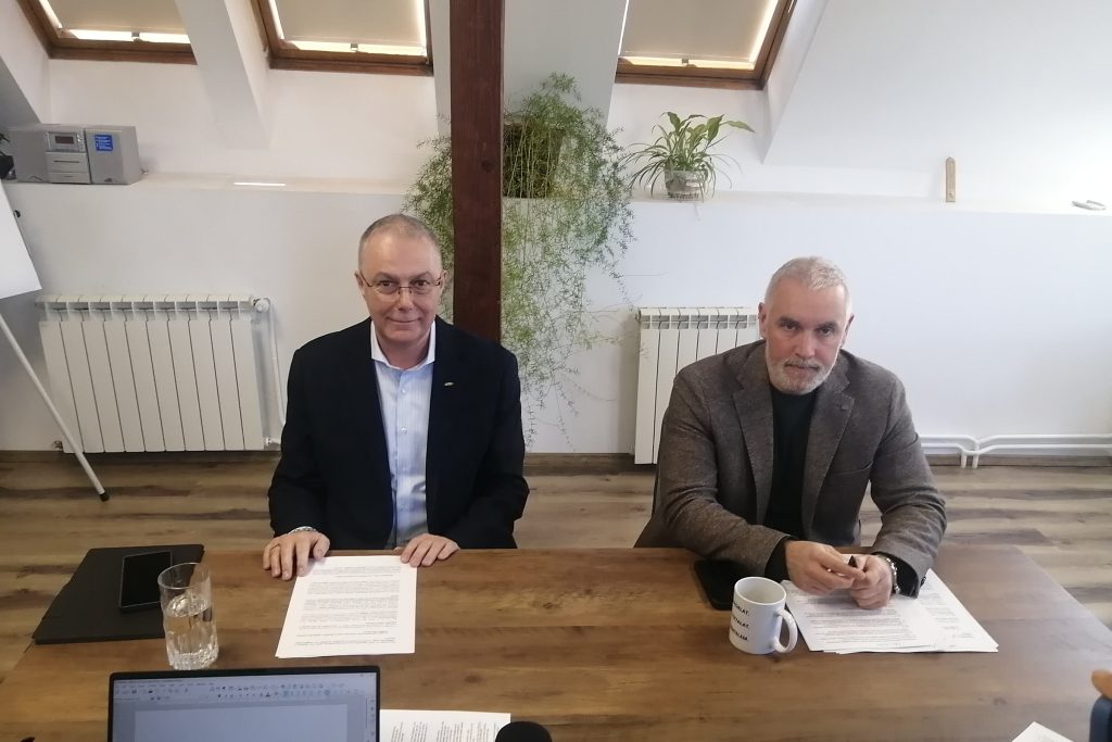 Berszány Tibor és Édler András: a tervezet alkotmányellenes is lehet, sérti a kereskedők jogait, ellehetetleníti a tisztességes versenyt, gyengíti a beszállítók alkupozícióját és megkönnyíti a kartellezést is. Fotó: Bodor Tünde