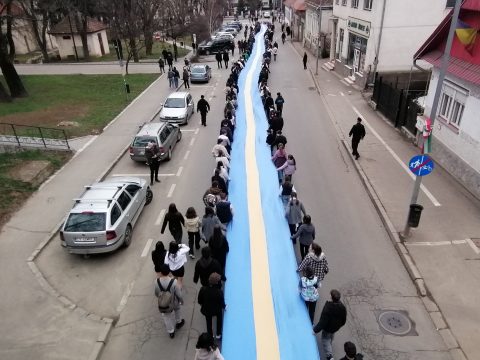 Megfogyva? Bizonyára. De törve nem!