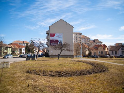 Úgy tűnik, hogy idén a helyére kerül a vitát generáló Petőfi-szobor
