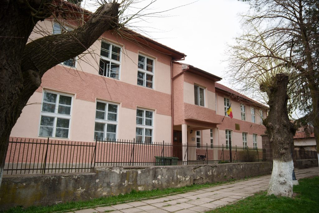 A nagyajtai iskola energiahatékonysági munkálatait is elvégzik. Fotó: Tuchiluș Alex
