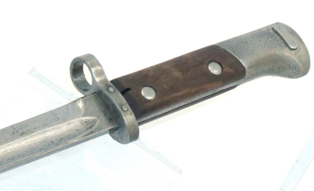 A fegyvergyűjtemény egyik darabja. A Székely Nemzeti Múzeum munkatársai a budapesti Hadtörténeti Múzeum szakembereinek bevonásával dolgozzák fel az anyagot. Fotó: SZNM