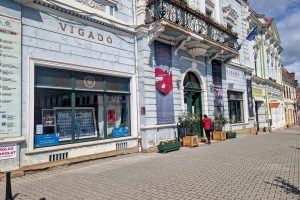 A Vigadónál sem észleltük jelét annak, hogy választás zajlana Kézdivásárhelyen (fotó: Kocsis Károly)