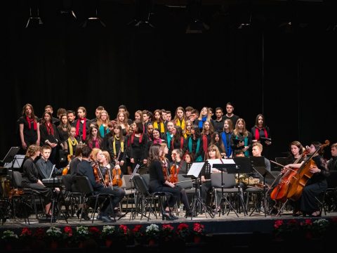 Diákkórusok és szimfonikus zenekarok az évadzárón