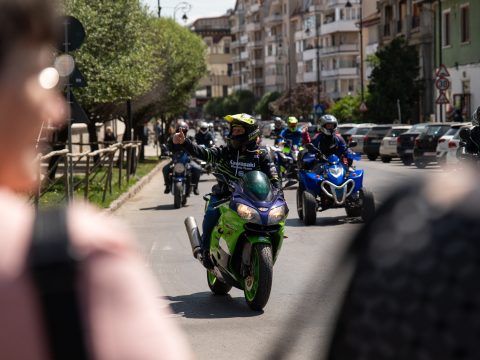 Mindenkit hazavárnak – figyelemfelkeltő motoros felvonulás Háromszéken