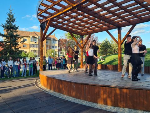 A Wegener-park színpadán perdültek táncra