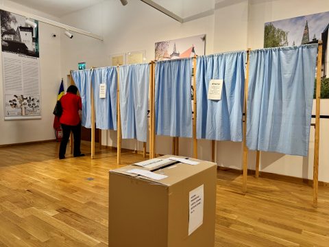 Bizottsági tagok, romák, románok és magyar protest-szavazók voksoltak Háromszéken Simionra