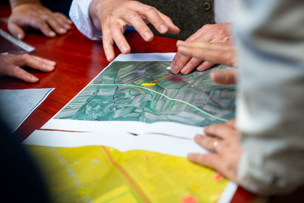 Megtárgyalták az autópálya lehetséges útvonalait. Fotó: Kiss Zsombor