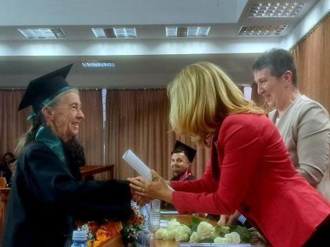 Sosem késő: a sepsiszentgyörgyi Movilă Mária 73 évesen végezte el a környezetmérnöki szakot