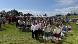 Negyven együttes csaknem ezer néptáncosa mutatkozott be a Perkőn