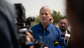 Ígéretekkel érkezett a katasztrófasújtotta háromszéki helységekbe az ügyvivő miniszterelnök