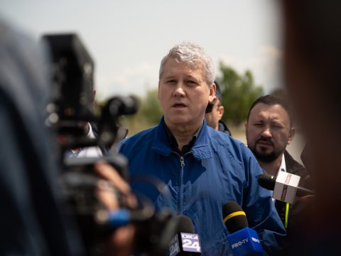 Ígéretekkel érkezett a katasztrófasújtotta háromszéki helységekbe az ügyvivő miniszterelnök