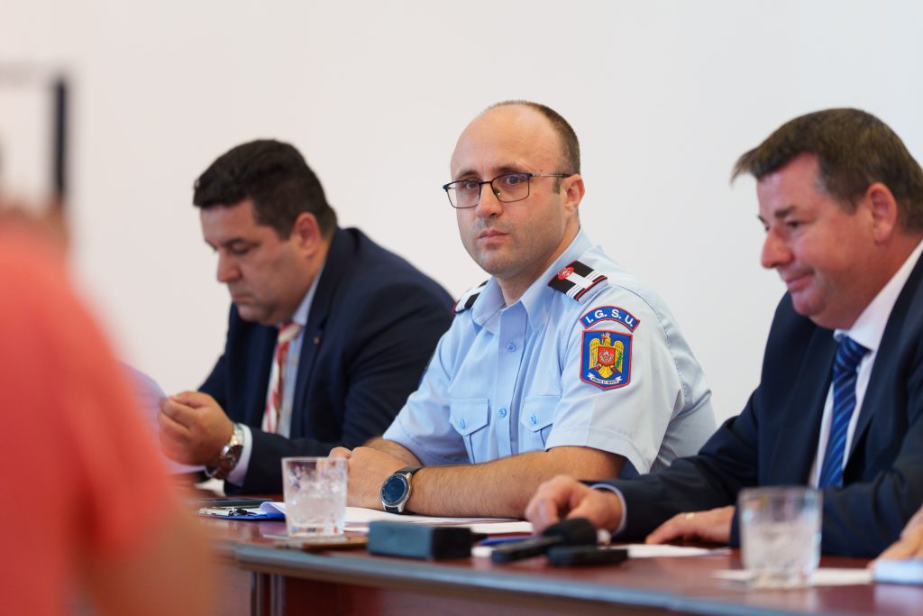 Daniel Predicioiu, a Kovászna Megyei Készenléti Felügyelőség vezetője összegezte a bevetéseket. Fotó: Tuchiluș Alex