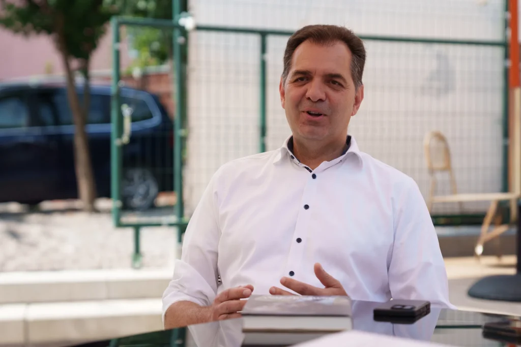 Németh Zsolt úgy tud beszélgetni a külpolitikáról, hogy az embernek mindig van egy „aha” élménye utána, mondta Antal Árpád polgármester. FOTÓ: TUCHILUȘ ALEX