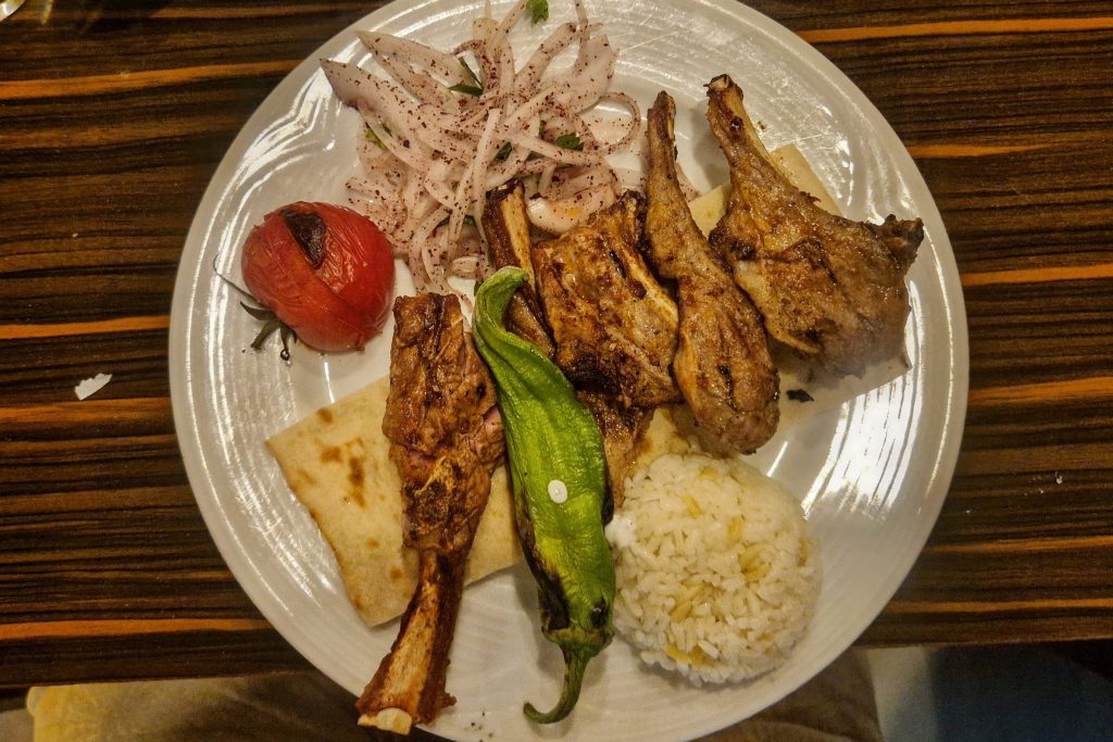 Az elmaradhatatlan grillezett bárány Fotó: Kocsis Károly
