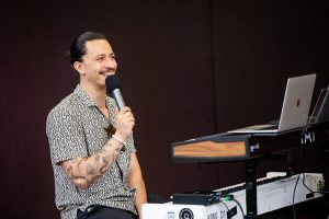 A budapesti Oláh Krisztián olyan zenészekkel koncertezett már együtt, mint Al Jarreau, Kurt Rosenwinkel, Nils Petter Molvær vagy Joe Sanders