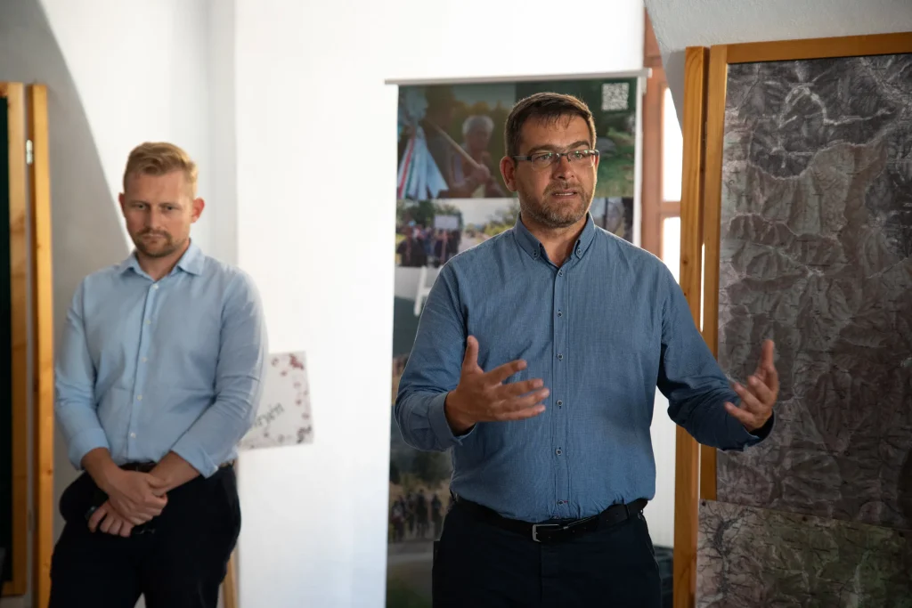 Gáj Nándor szerint a kiállítási anyagbókl érdemes állandó tárlatot szervezni, de más városokban is érdemes bemutatni. Fotó: Tuchiluș Alex