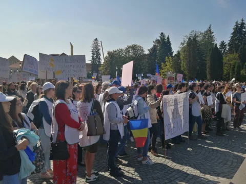 „Ilyen még Ceaușescu idején sem volt” – Háromszéken is tiltakoznak a tanügyi megszorítások ellen